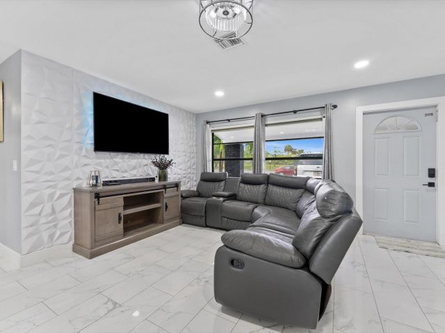 Home for sale at 4501 N Australian Avenue - photo 6115954