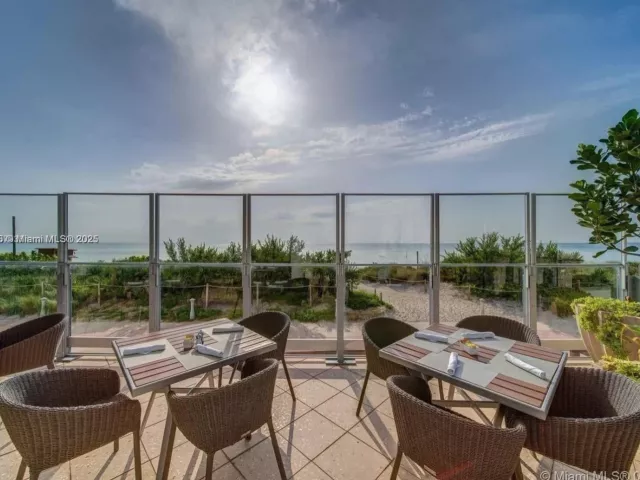 1-bedroom condo for sale in Miami Beach - 6801 Collins Ave 510 Door 512 - MondialRealty