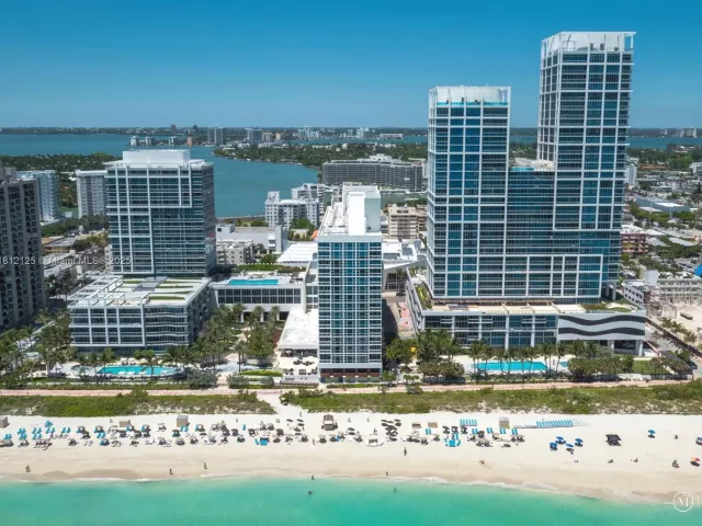 1-bedroom condo for sale in Miami Beach - 6801 Collins Ave 510 Door 512 - MondialRealty