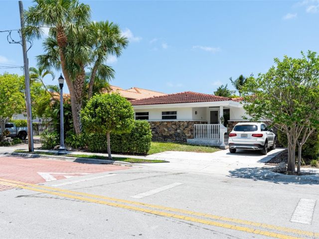 Home for rent at 1430 Stillwater Dr 1430 - photo 6105487