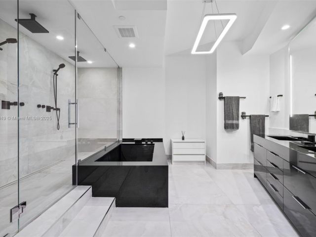 Apartment for sale  Unit #2105 - photo 6858703