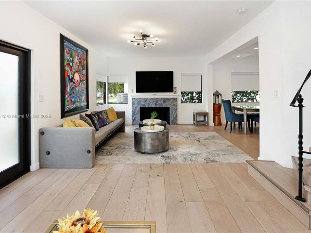 Home for rent at 1109 NE 89th St 0 - photo 6105974