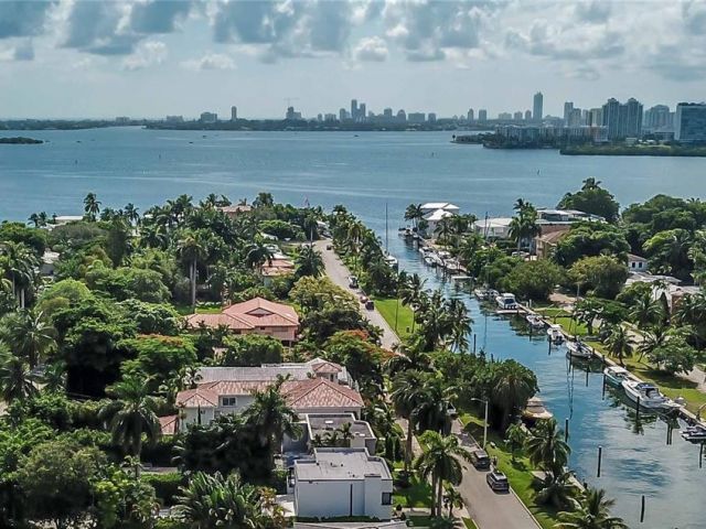 Home for rent at 1109 NE 89th St 0 - photo 6105978