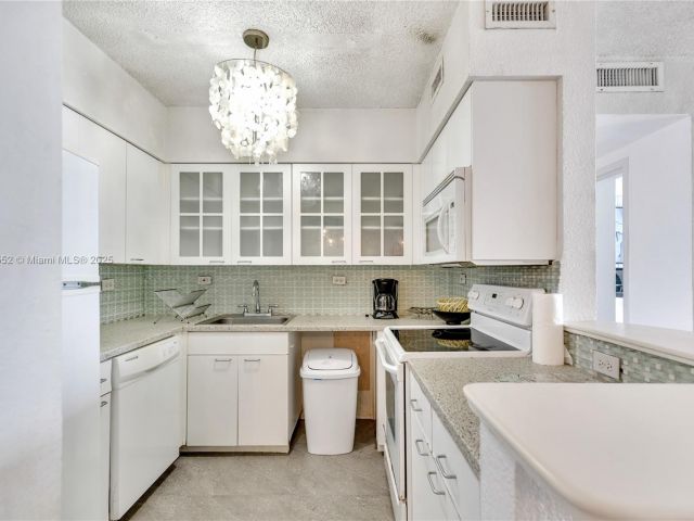 Apartment for rent  Unit #830S - photo 6106352