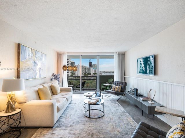 1-bedroom condo for rent in Miami Beach - 1500 Bay Road 830S - MondialRealty