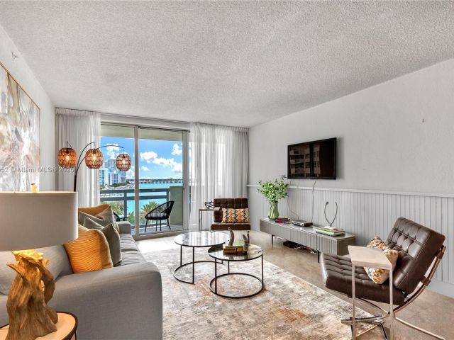 1-bedroom condo for rent in Miami Beach - 1500 Bay Road 830S - MondialRealty