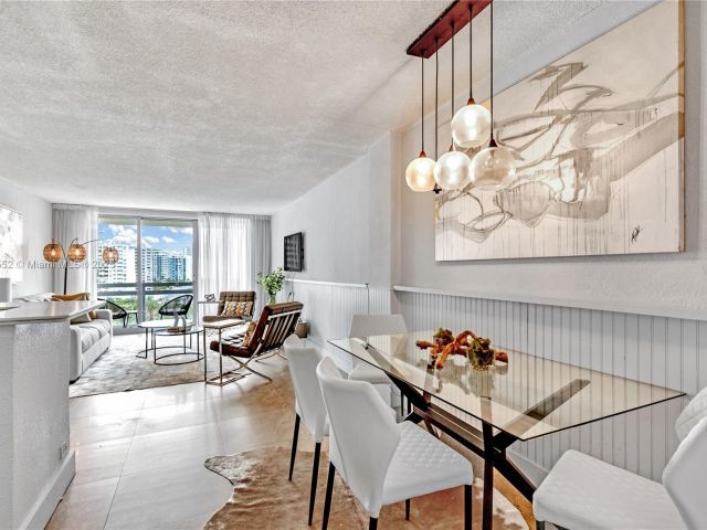 1-bedroom condo for rent in Miami Beach - 1500 Bay Road 830S - MondialRealty