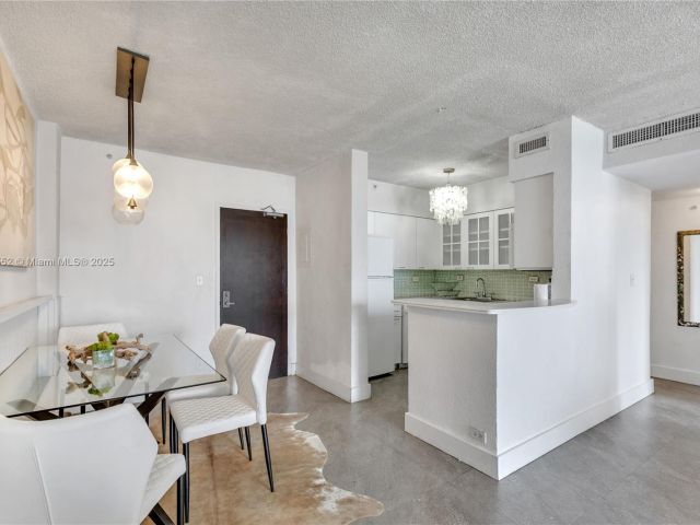 1-bedroom condo for rent in Miami Beach - 1500 Bay Road 830S - MondialRealty