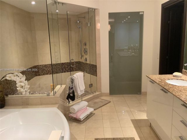 Apartment for rent  Unit #706 - photo 6107936