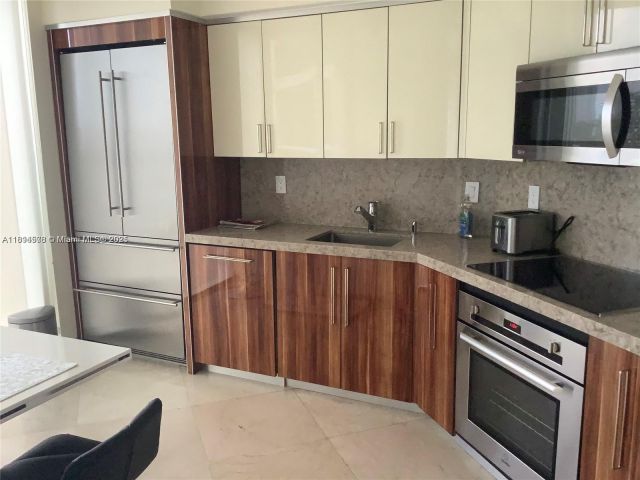 Apartment for rent  Unit #706 - photo 6107937