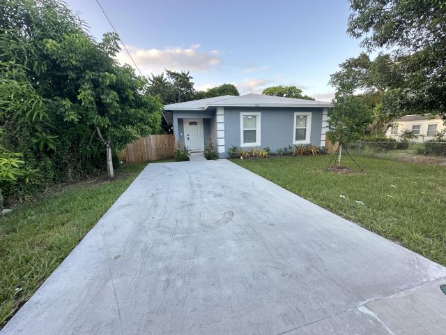 Home for rent at 723 20th Street - photo 6744964