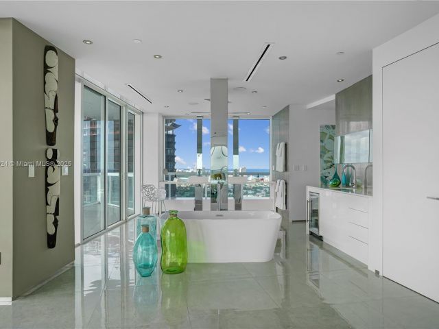 Apartment for sale  Unit #PH1 - photo 6109641