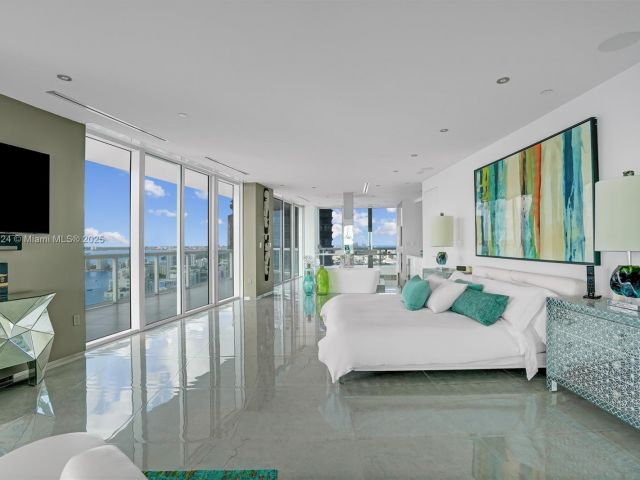 Apartment for sale  Unit #PH1 - photo 6109642