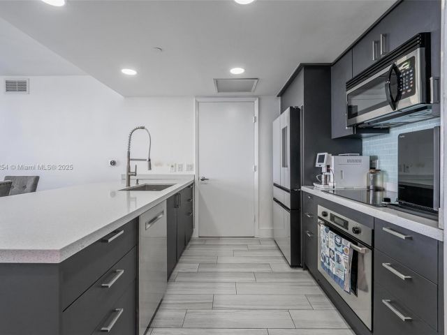 Apartment for sale  Unit #3106 - photo 6180075