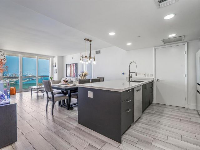 Apartment for sale  Unit #3106 - photo 6180076