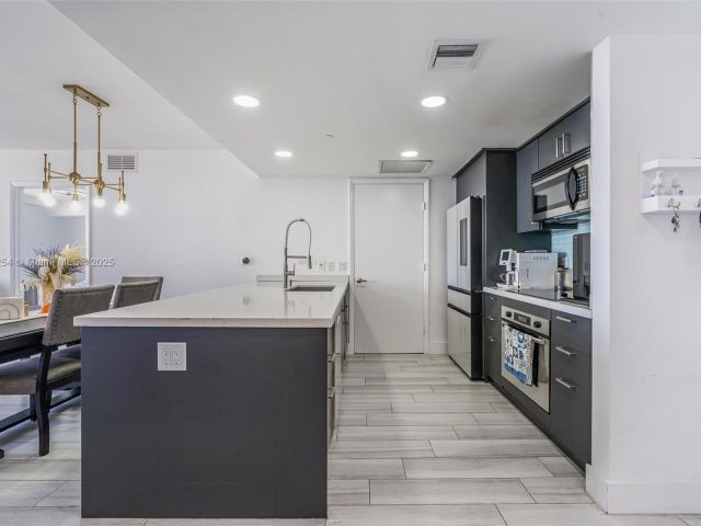 Apartment for sale  Unit #3106 - photo 6180077