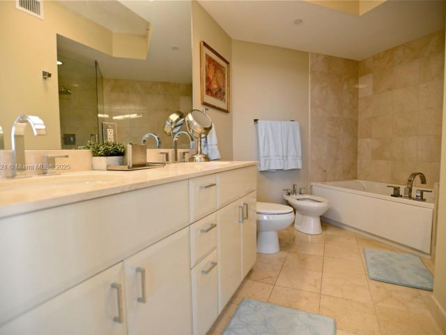 Apartment for rent  Unit #3908 - photo 6112191