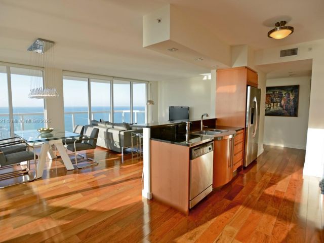 Apartment for rent  Unit #3908 - photo 6112201