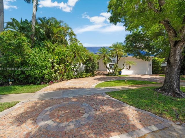 Home for sale at 6681 SW 155th Ave - photo 6109121