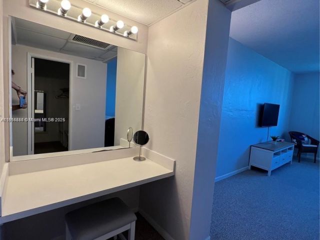 Apartment for rent  Unit #818 - photo 6111366