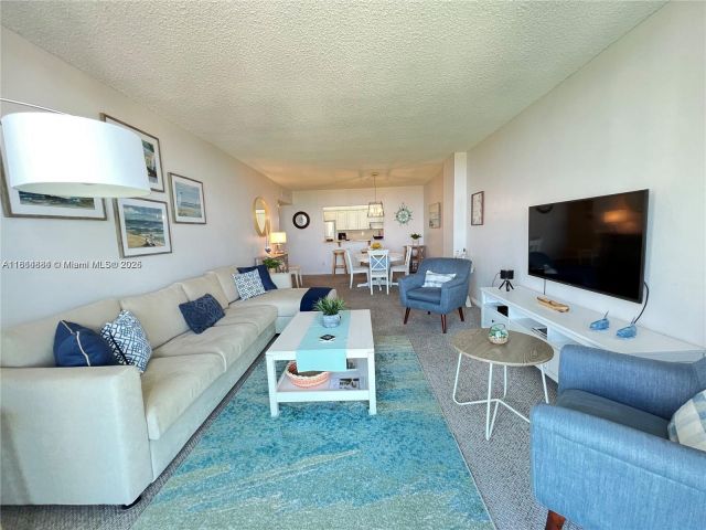 Apartment for rent  Unit #818 - photo 6111369