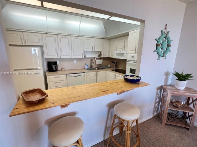 Apartment for rent  Unit #818 - photo 6111371