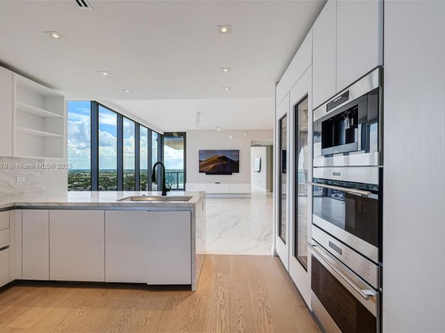 Apartment for sale  Unit #S1801 - photo 6111817