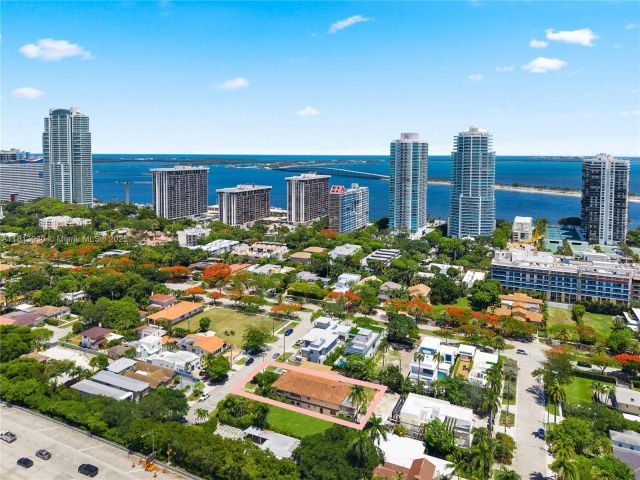 Home for sale at 30 SW 21st Rd - photo 6108675