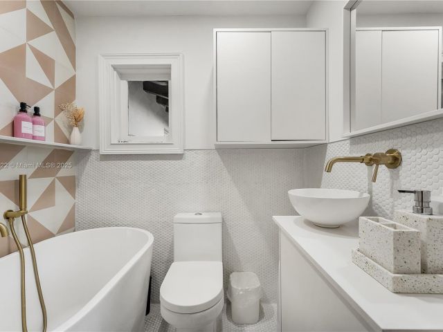 Home for sale at 3747 Royal Palm Ave - photo 6109562