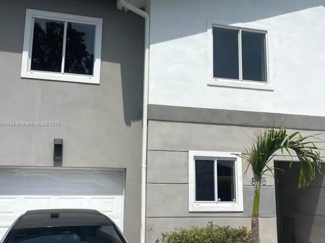 3-bedroom home for sale in Fort Lauderdale - 815 NW 3rd Ave - MondialRealty