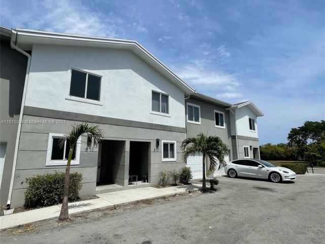 Home for sale at 815 NW 3rd Ave - photo 6110368