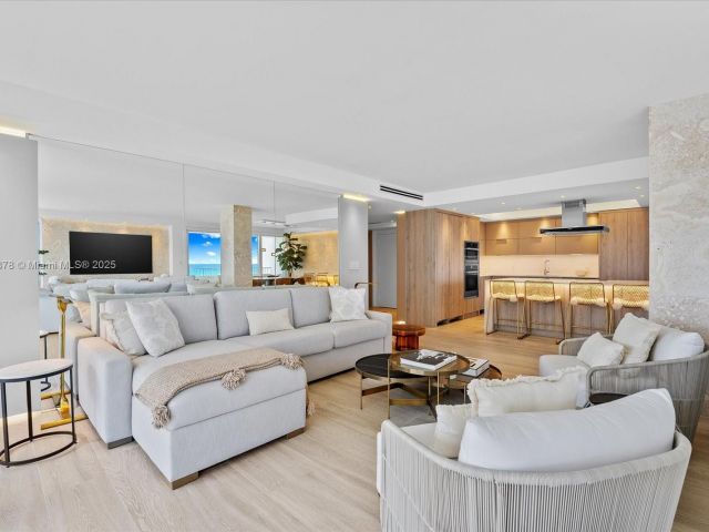 Apartment for rent  Unit #1001 - photo 6111122