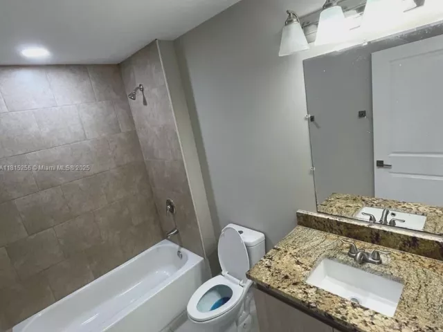 3-bedroom home for sale in Fort Lauderdale - 811 NW 3rd Ave - MondialRealty