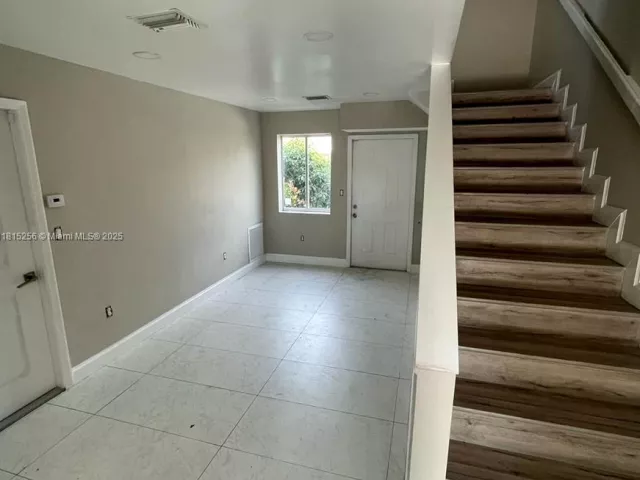 3-bedroom home for sale in Fort Lauderdale - 811 NW 3rd Ave - MondialRealty