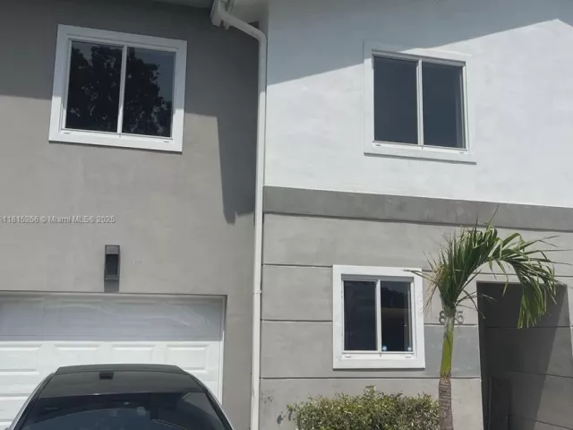 3-bedroom home for sale in Fort Lauderdale - 811 NW 3rd Ave - MondialRealty