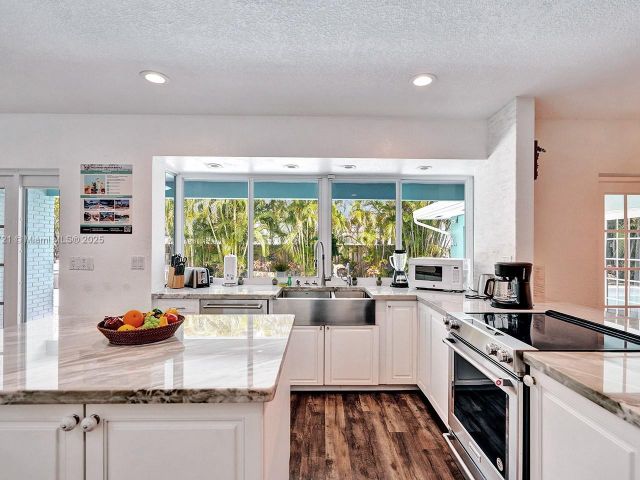 Home for sale at 1245 Wiley St - photo 6110943