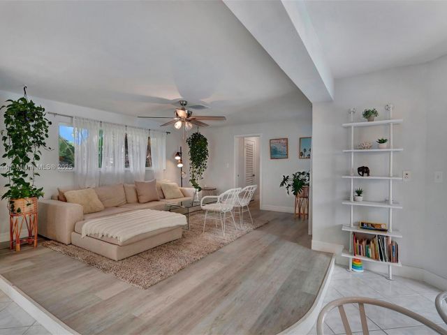 Home for sale at 2700 SW 34th Ave - photo 6110372