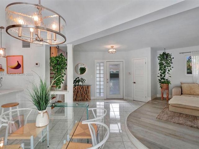 Home for sale at 2700 SW 34th Ave - photo 6110375