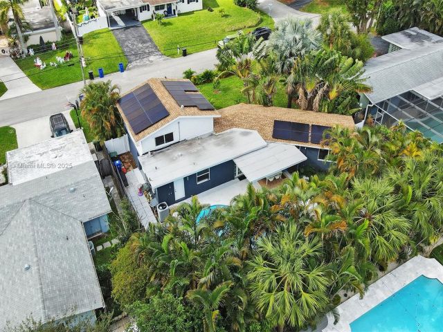 Home for sale at 2700 SW 34th Ave - photo 6110379