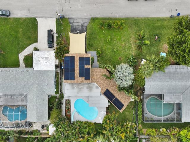 Home for sale at 2700 SW 34th Ave - photo 6110380