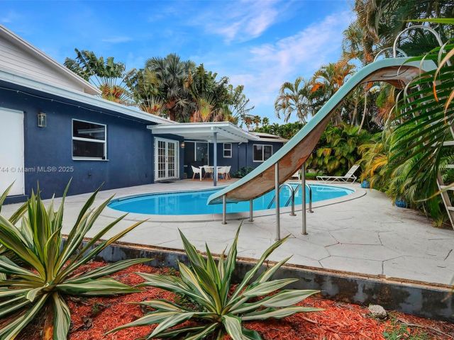 Home for sale at 2700 SW 34th Ave - photo 6110383