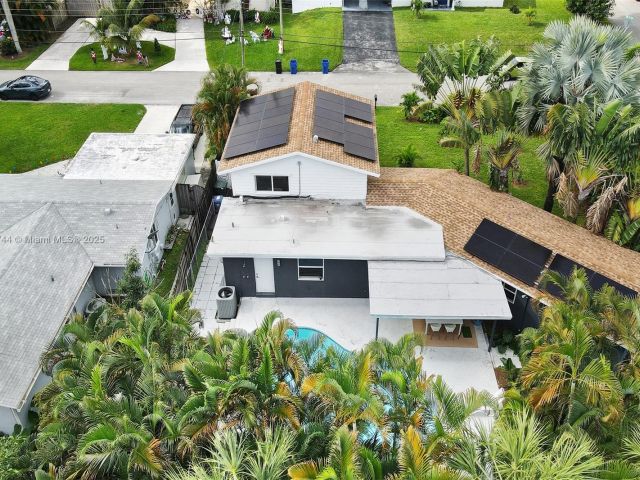 Home for sale at 2700 SW 34th Ave - photo 6110384