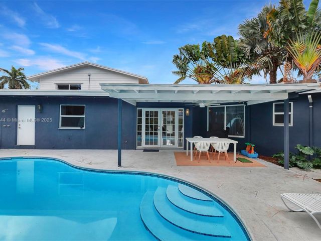 Home for sale at 2700 SW 34th Ave - photo 6110387