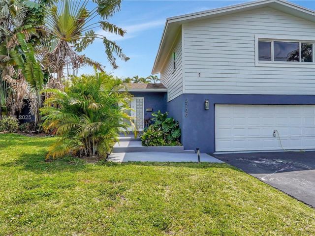 Home for sale at 2700 SW 34th Ave - photo 6110388