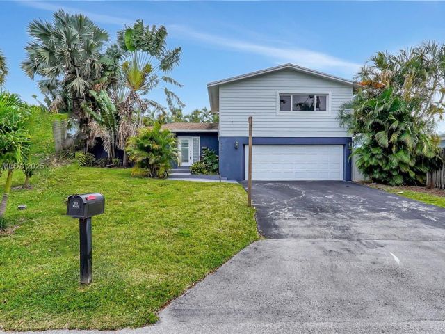 Home for sale at 2700 SW 34th Ave - photo 6110390