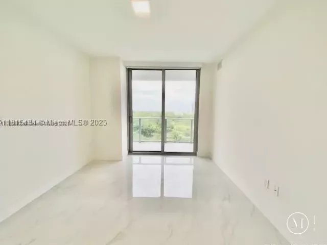 1-bedroom condo for sale in North Miami Beach - 16385 Biscayne Blvd 702 - MondialRealty