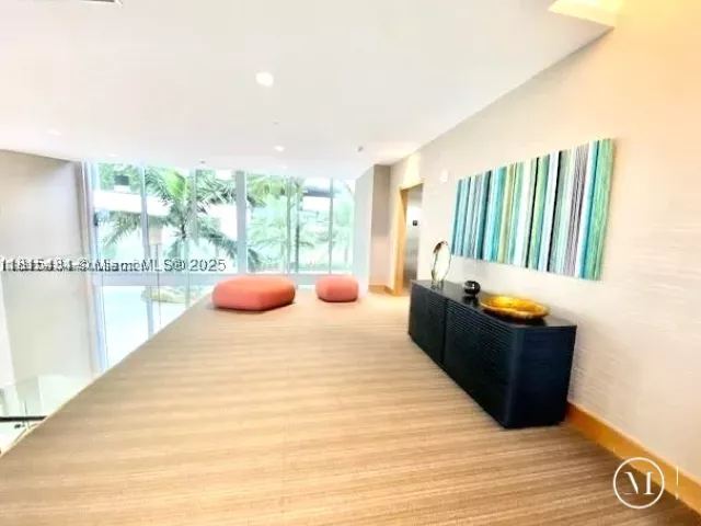 1-bedroom condo for sale in North Miami Beach - 16385 Biscayne Blvd 702 - MondialRealty