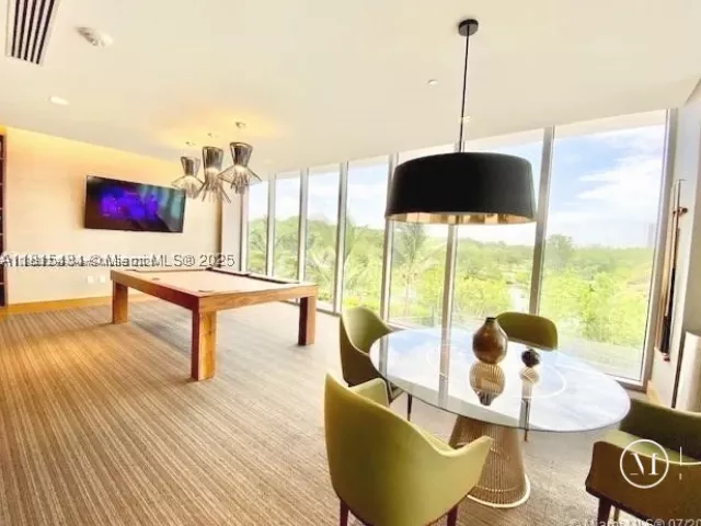 1-bedroom condo for sale in North Miami Beach - 16385 Biscayne Blvd 702 - MondialRealty