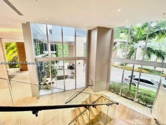 1-bedroom condo for sale in North Miami Beach - 16385 Biscayne Blvd 702 - MondialRealty