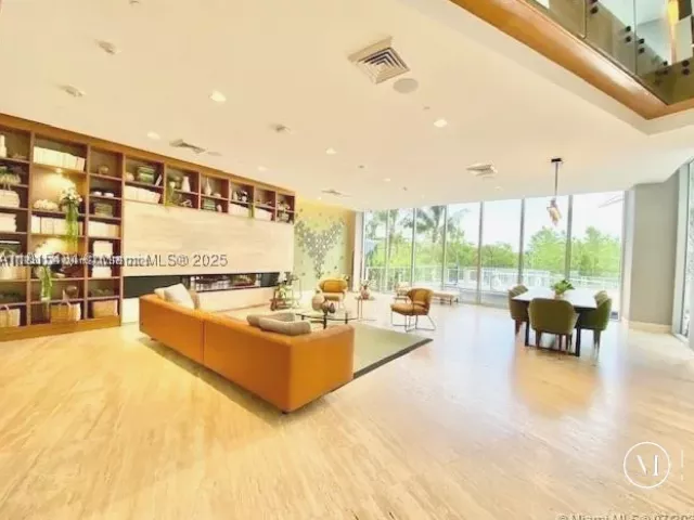 1-bedroom condo for sale in North Miami Beach - 16385 Biscayne Blvd 702 - MondialRealty